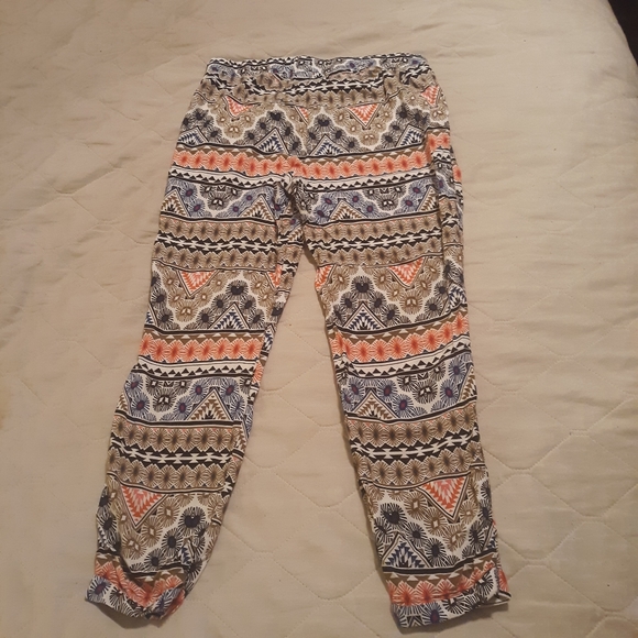 Old Navy Multicolor Tribal Aztec Printed Rayon Casual Cropped Pants Size M - Picture 2 of 6